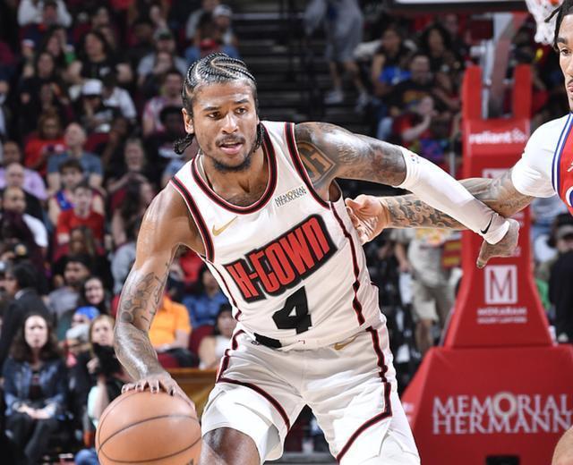 火箭队第四节逆转，赢得比赛的简单介绍