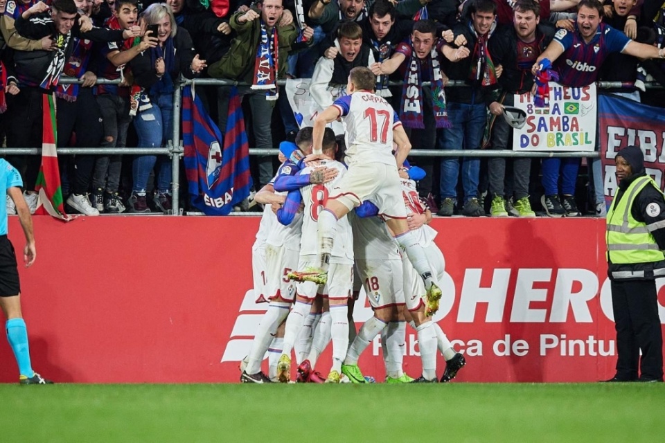 关于防守封堵，格拉纳达紧随榜首取胜的信息