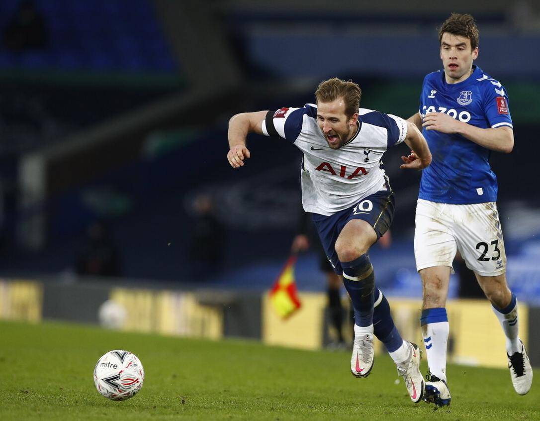 雷丁主场逆转埃弗顿，再接连胜