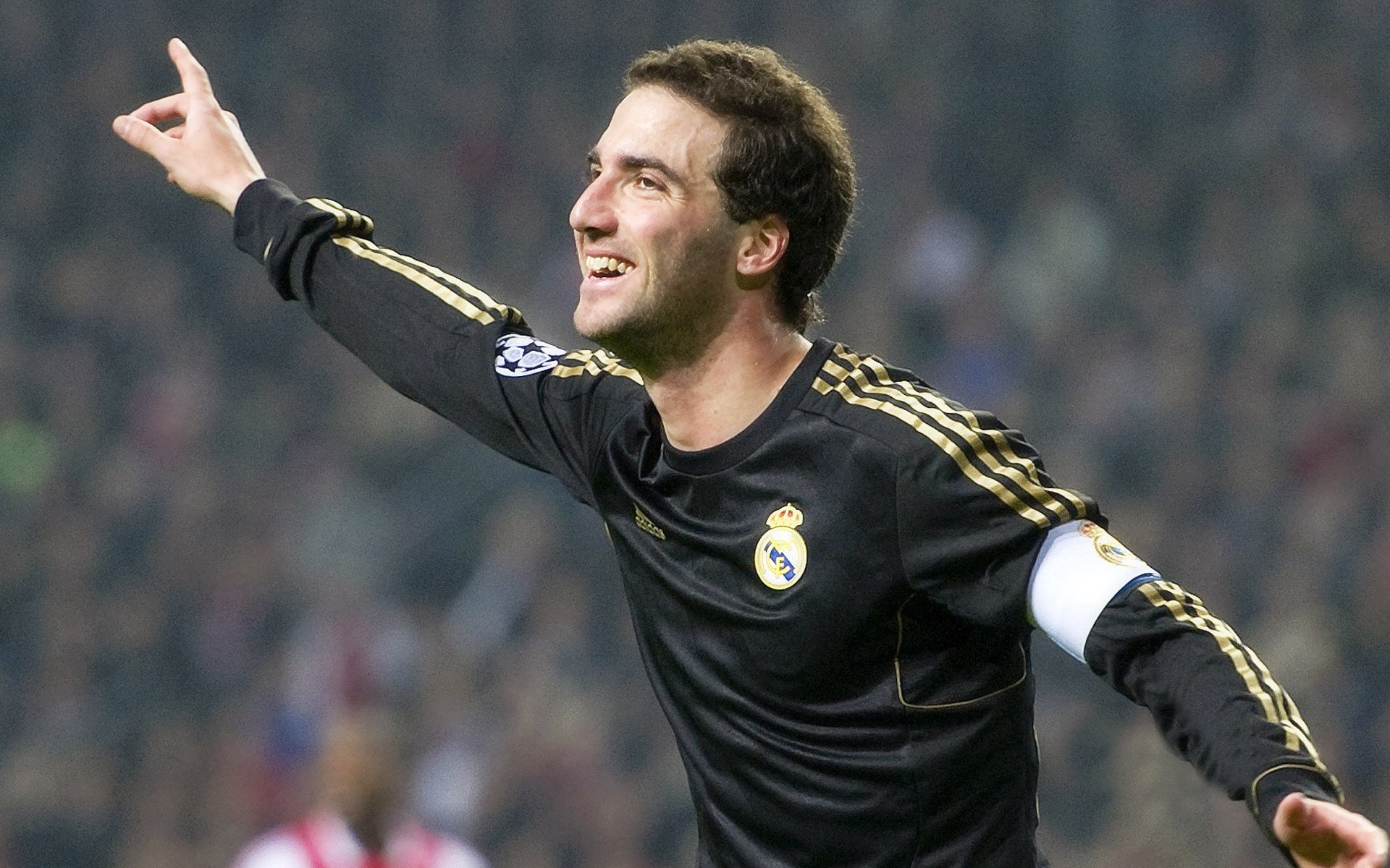 萨拉赫迎来十五赛季出色发挥，阿森纳观众热烈欢呼！上演精彩一战